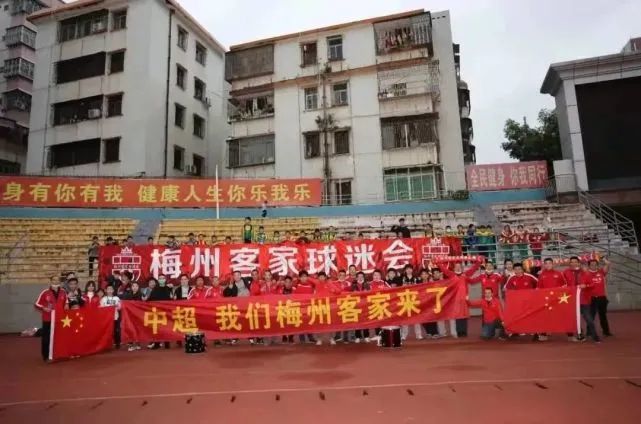 在办公室狂cao丝袜老师h文