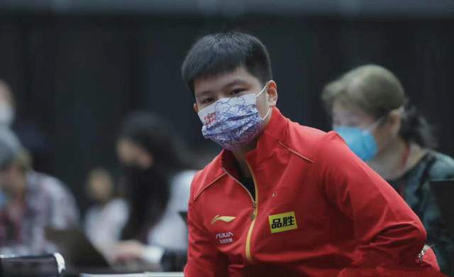 厨房掀起馊裙子挺进