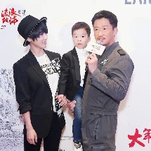 赶集的妇人